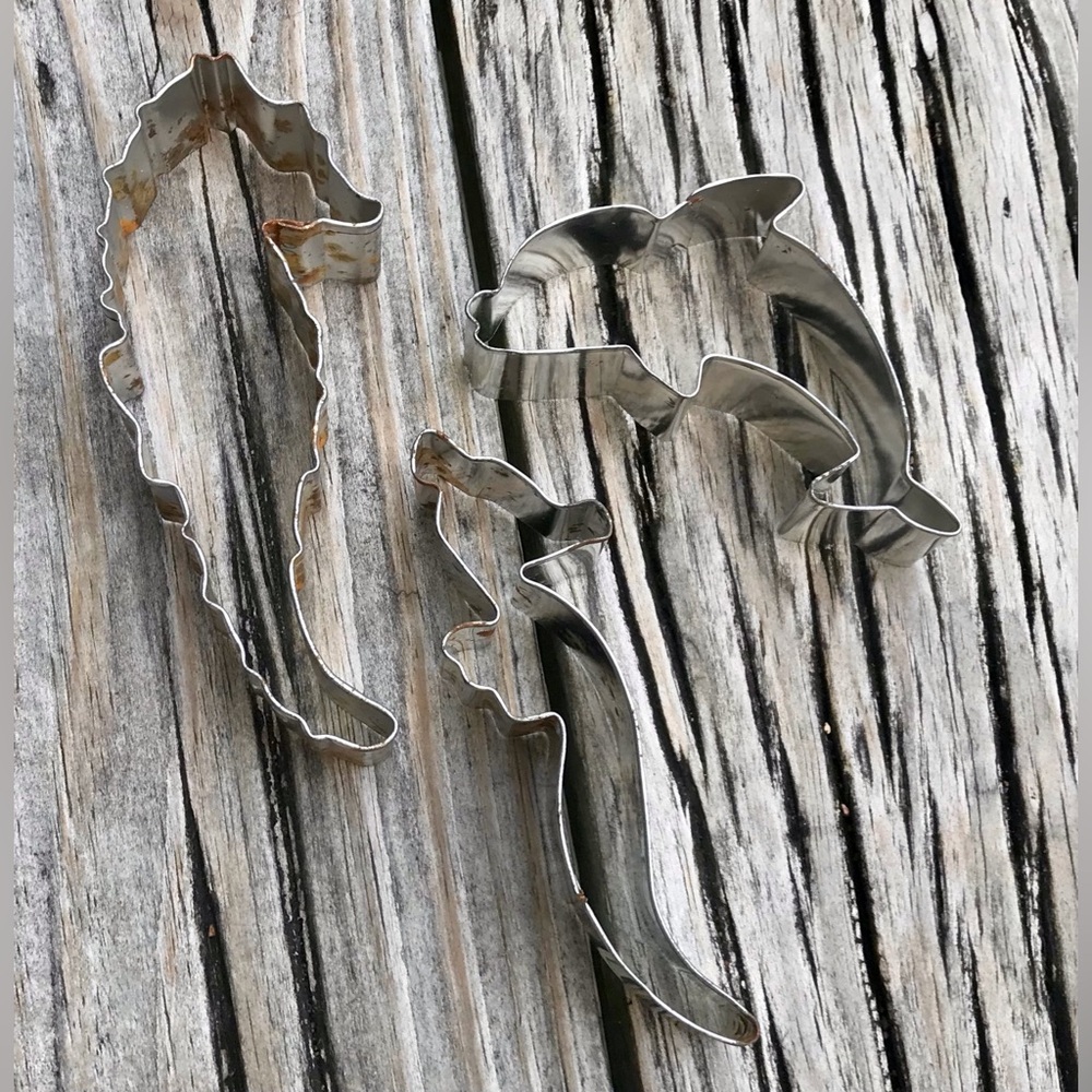 2/$10 Preowned Ocean Life Metal Cookie Cutter Shapes Dolphin Rusty Seahorse Bake